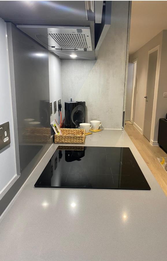 Mnitri Apartment Luton  Zewnętrze zdjęcie