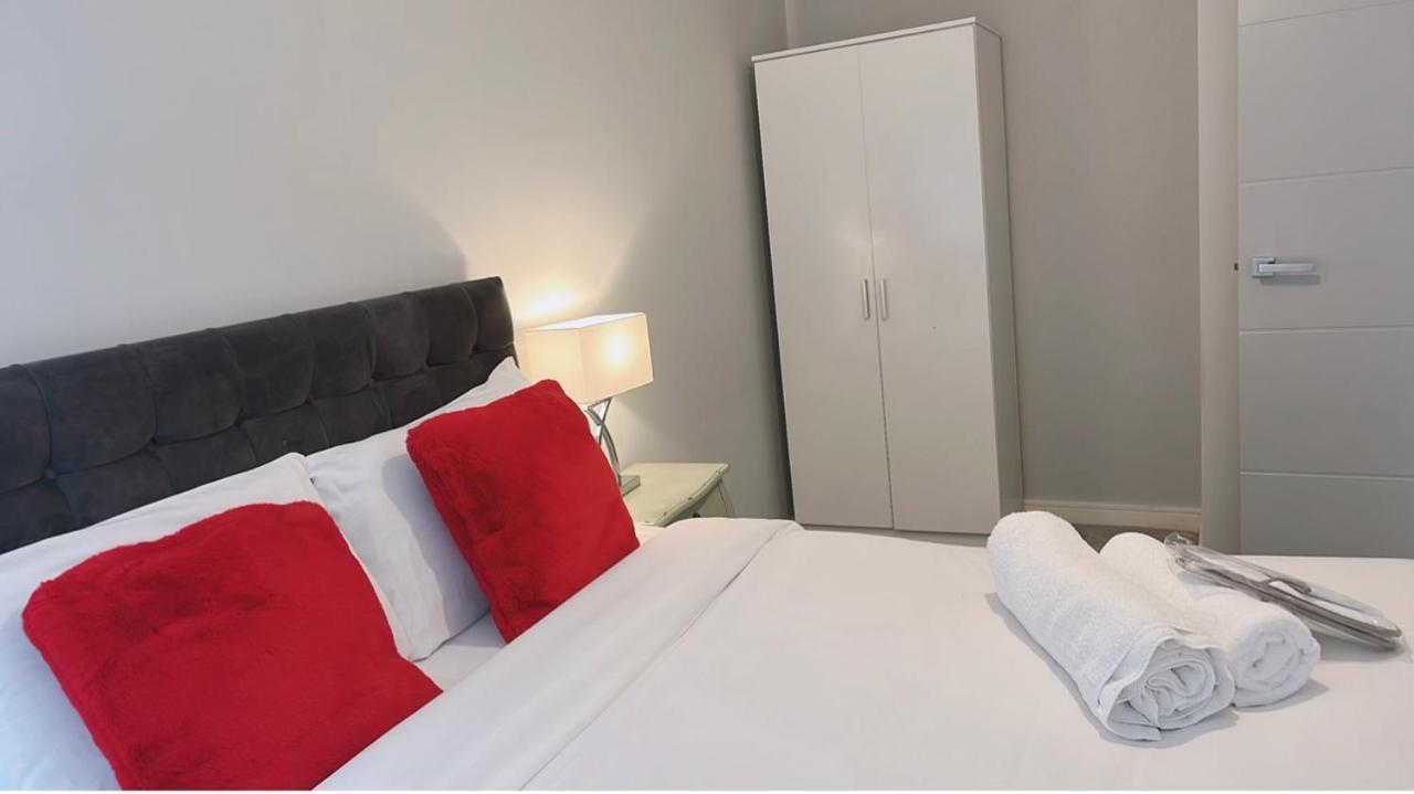 Mnitri Apartment Luton  Zewnętrze zdjęcie