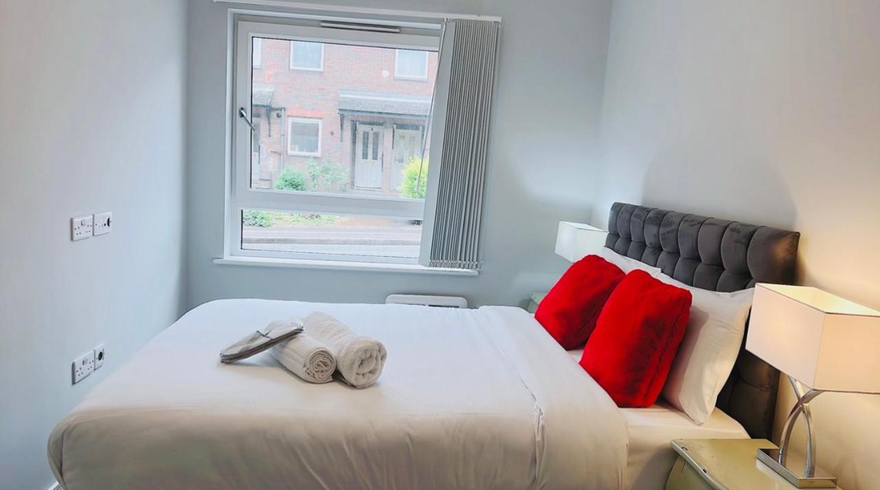 Mnitri Apartment Luton  Zewnętrze zdjęcie
